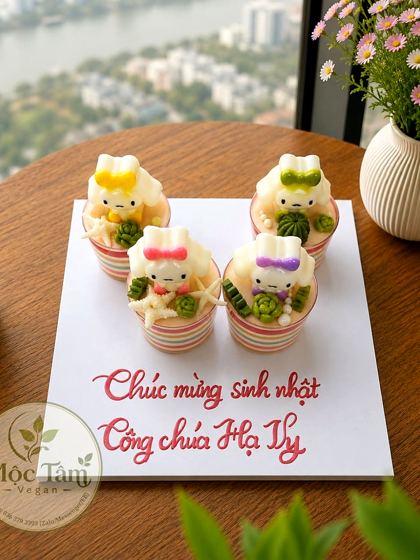Bốn cốc bánh rau câu tạo hình thỏ công chúa đội nơ cho bé gái