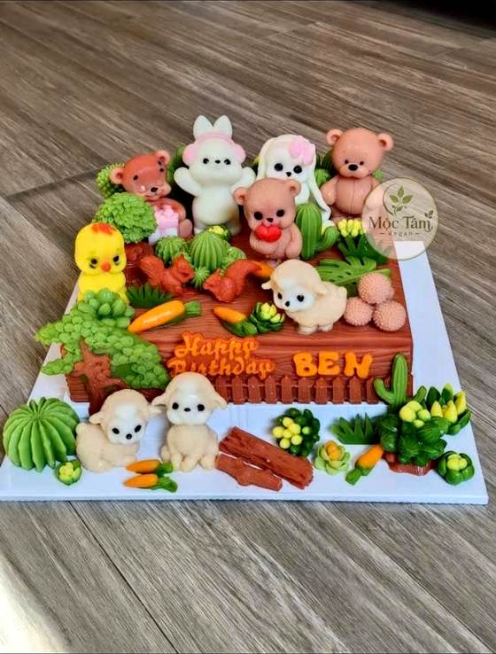 Bánh rau câu vườn thú với gấu thỏ cừu gà con nặn tay quanh khu vườn rau củ