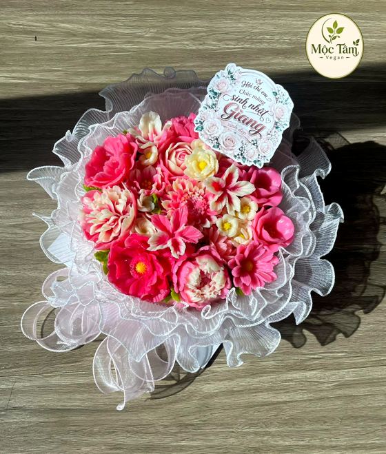 Bó hoa rau câu hồng gói voan trắng mừng sinh nhật
