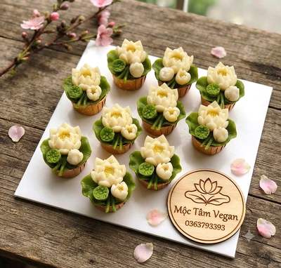 Khay bánh rau câu hoa sen trắng xanh có dấu gỗ Mộc Tâm Vegan